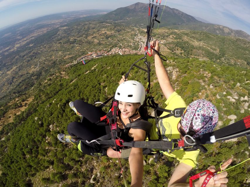 Paragliding Tandem Flight from Madrid - Leaving Madrid for the Spanish hills