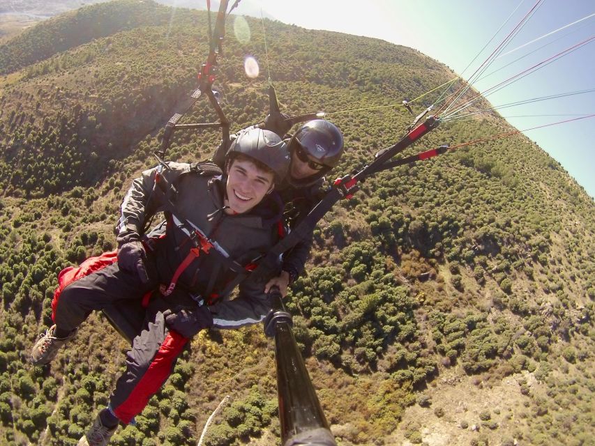 Paragliding Tandem Flight from Madrid - Staying warm above the takeoff slope