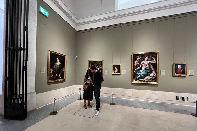 Prado Museum VIP Tour with Drinks & Tapas - What the guide adds to the experience
