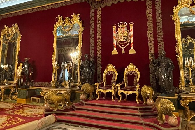 Premium Tour Royal Palace of Madrid : expert guide + no normal queue - What the guide adds to the two-hour route