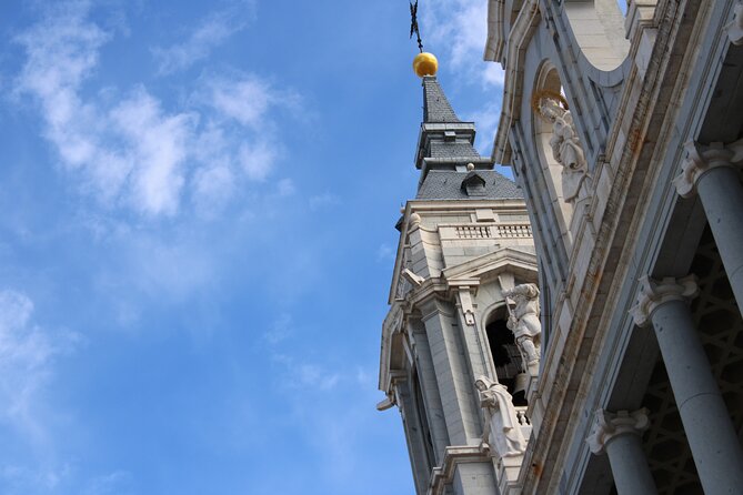 Premium Tour Royal Palace of Madrid : expert guide + no normal queue - Who will get the most from this tour