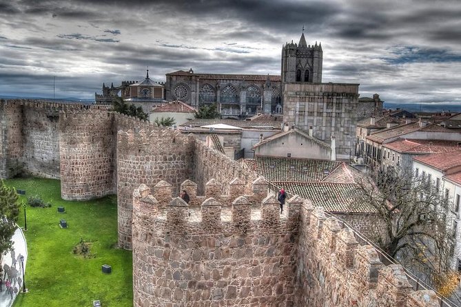 Private 3-hour Walking Tour of Avila with official tour guide - What pickup and meeting arrangements mean