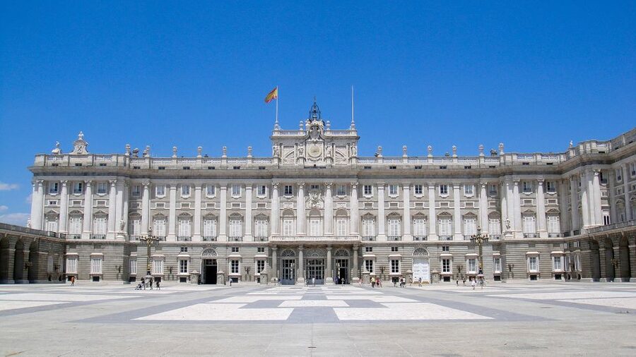 Private guided tour Royal Palace & Royal Collections Gallery - Why a private guide changes the experience