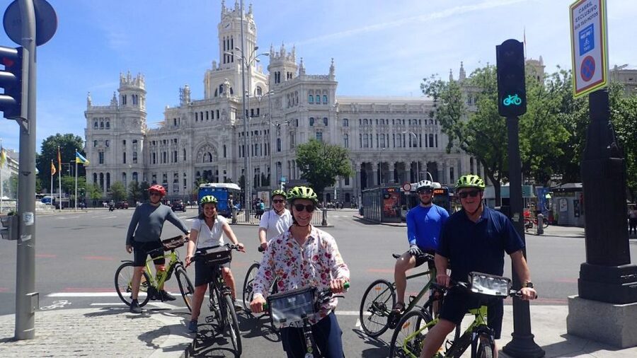 Private Madrid Bike Tour | Exclusive Guided Tour | From 30€ - The Manzanares River path and Casa de Campo
