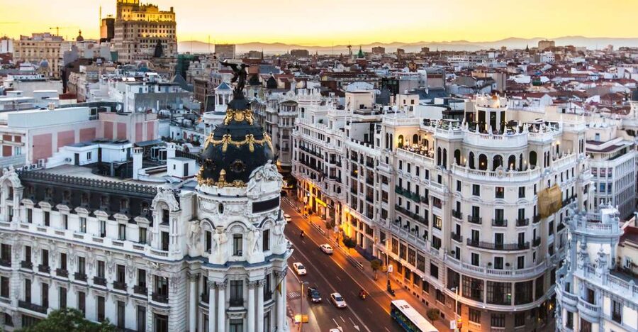 Private Madrid Highlights Walking Tour - Puerta del Sol, the Metropolis Building, and Gran Vía