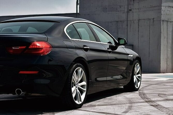 Private One-way Airport Transfer Madrid Airport To Madrid - What the airport pickup should look like