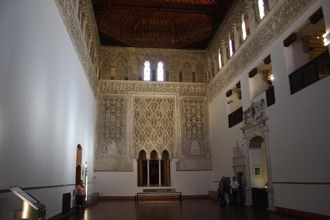 Private Shalom Jewish Tour of Toledo. Pickup option in Madrid - Casa del Judío and daily life