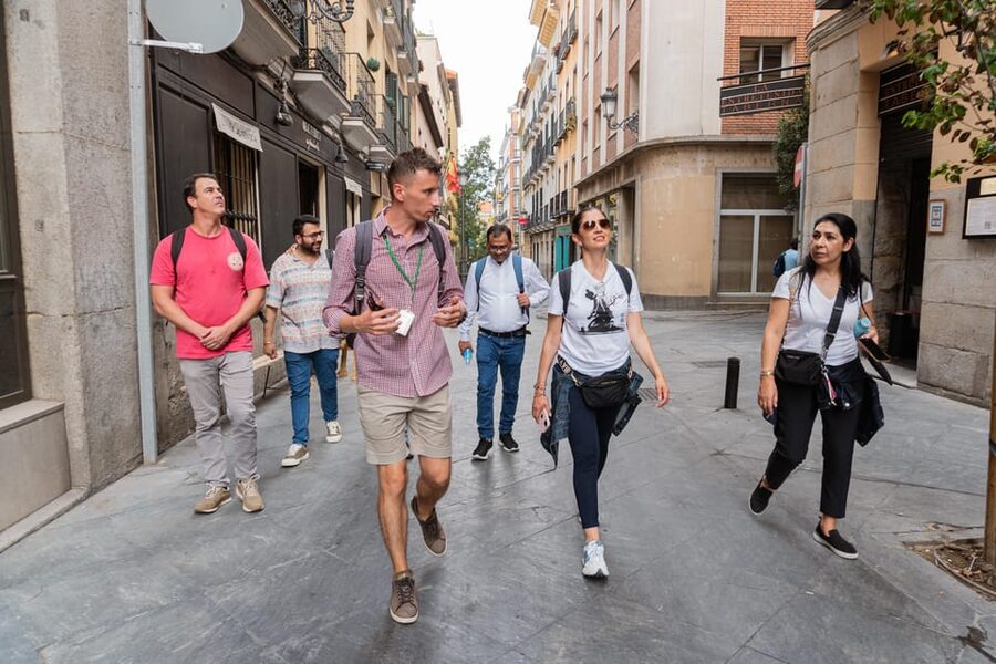 Private Tour in Prado Museum & Madrid’s Iconic Neighborhoods - Meeting at the Velázquez Monument