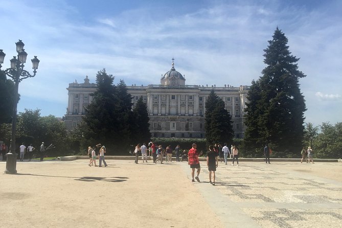 Private tour of the royal palace, private guide, fast entrance and pick up at the hotel. - Is $174.21 per person a fair price?