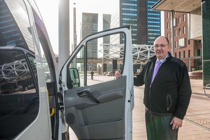 Private transfer departure from City Centre to Madrid Airport - The 30-minute ride to your Madrid address
