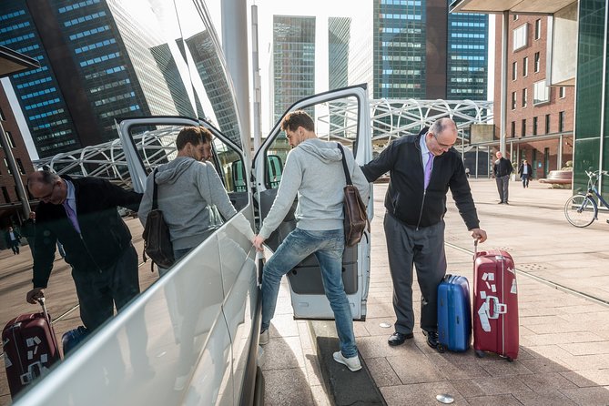 Private transfer departure from City Centre to Madrid Airport - Door-to-door service is only useful at the final door
