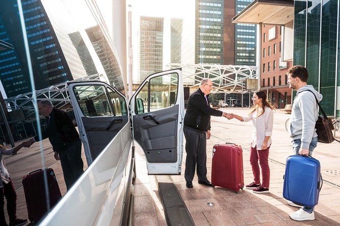 Private transfer departure from City Centre to Madrid Airport - Reliability: the point you should weigh most