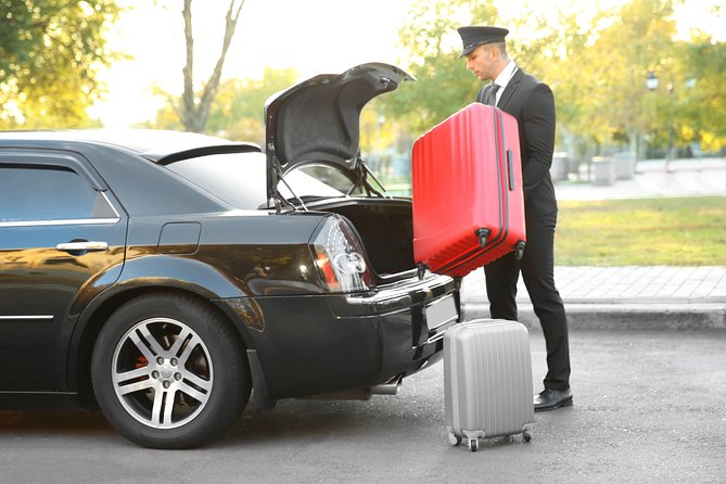 Private transfer to Madrid Airport (MAD) - Early flights, late arrivals, and round-the-clock service