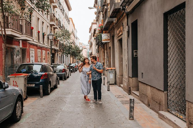 Private Vacation Photography Session with Photographer in Madrid - Photographer style and comfort in front of the camera