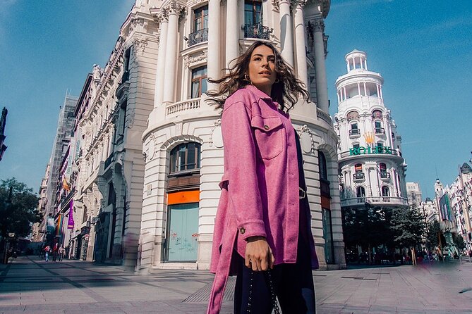 Private Vacation Photoshoot with Photographer in Madrid - How the photographer shapes the session