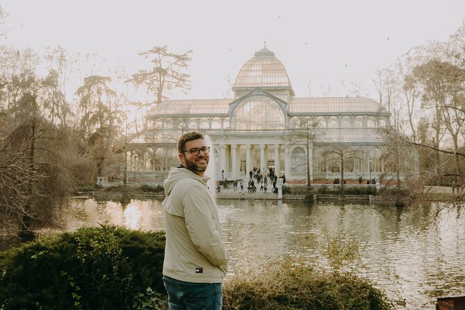 Private Vacation Photoshoot with Photographer in Madrid - Timing, weather, and cancellation rules