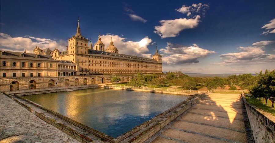 Private VIP visit El Escorial Palace, Monastery and Gardens - Reaching San Lorenzo from Madrid