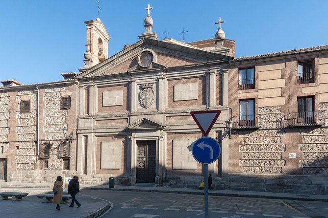 Private walking tour Madrid: Secrets and must - Calle Mayor and the street of noble residences