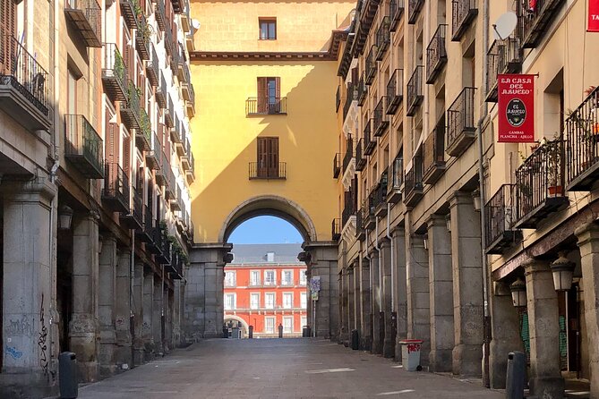 Private Walking Tour to Royal Palace and Old Town of Madrid - What the private price means for your group