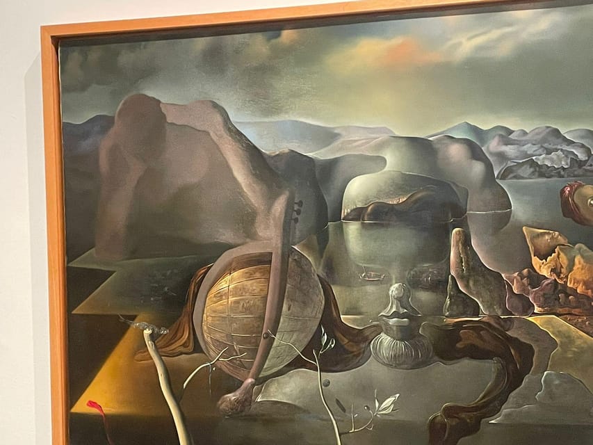 Reina Sofía Museum guided tour with ticket and skip the line - Entering through group access