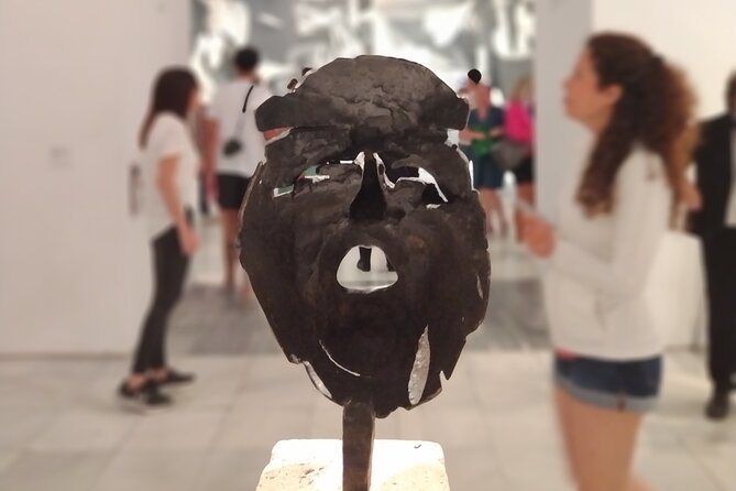 Reina Sofia Museum Small Group Tour -6 people maximum- - A 90-minute route through Spanish modern art