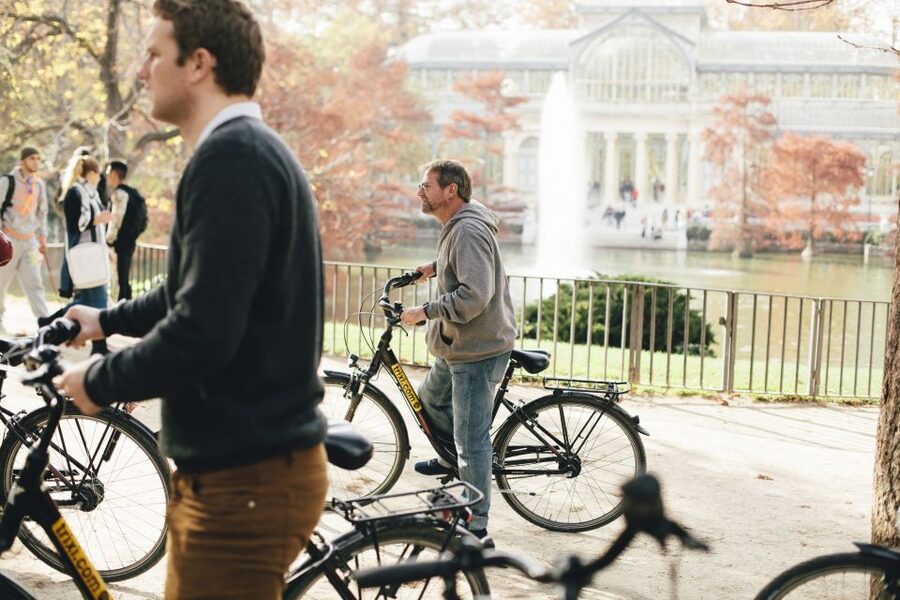 Rent a Bike in Madrid -Free phone holder and selfguided tour - Starting at Calle de los Jardines