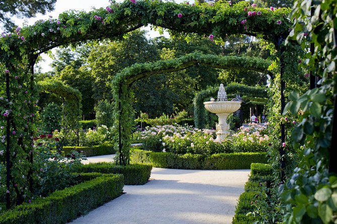 Retiro Park bike tour- Get transported to the XVI century - Plaza de Cibeles and the grand Madrid approach