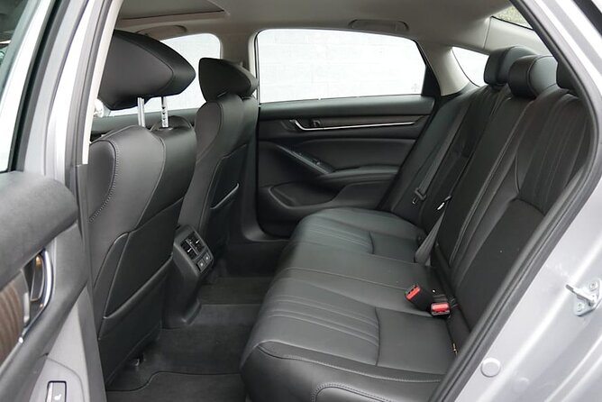 Round Trip Transfer from Madrid Airport MAD to Madrid by Sedan - The chauffeur and the useful human touch