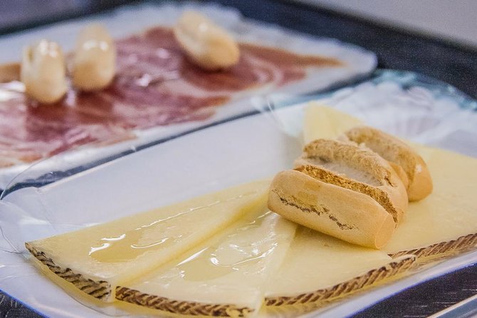 Royal Palace Madrid & Tapas Experience with Skip the Line Ticket - What the guide adds inside the palace
