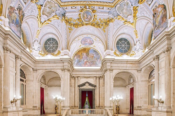 Royal Palace of Madrid Early Entrance Tour Skip-The-Line Ticket - How the guide affects the experience