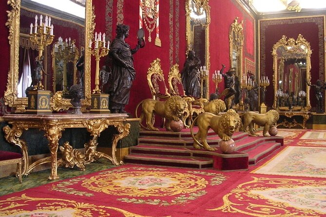 Royal Palace of Madrid Guided Tour and Flamenco Show with Tapas - Finding Torres Bermejas for live flamenco