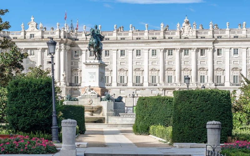 Royal Palace of Madrid: Private tour with entrance included - Timing, language, and access
