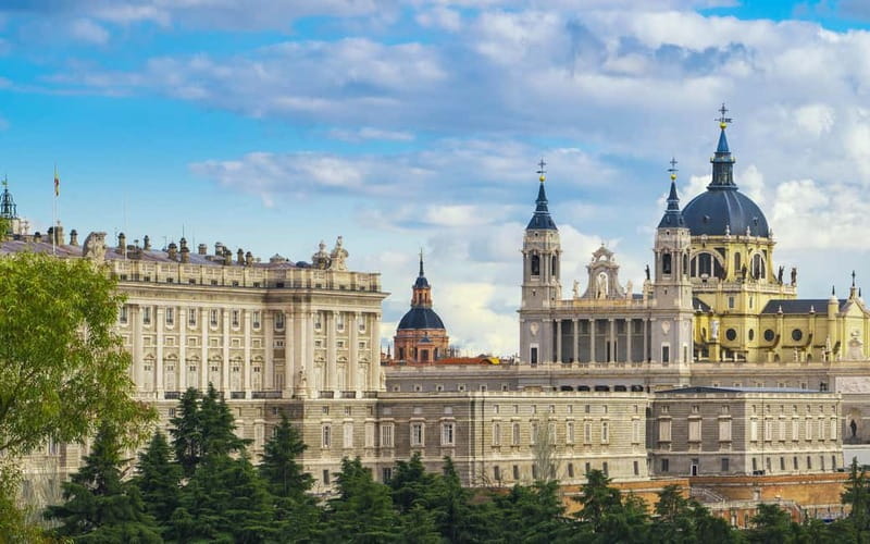 Royal Palace of Madrid: Private tour with entrance included - Starting at Philip IV’s monument in Plaza de Oriente