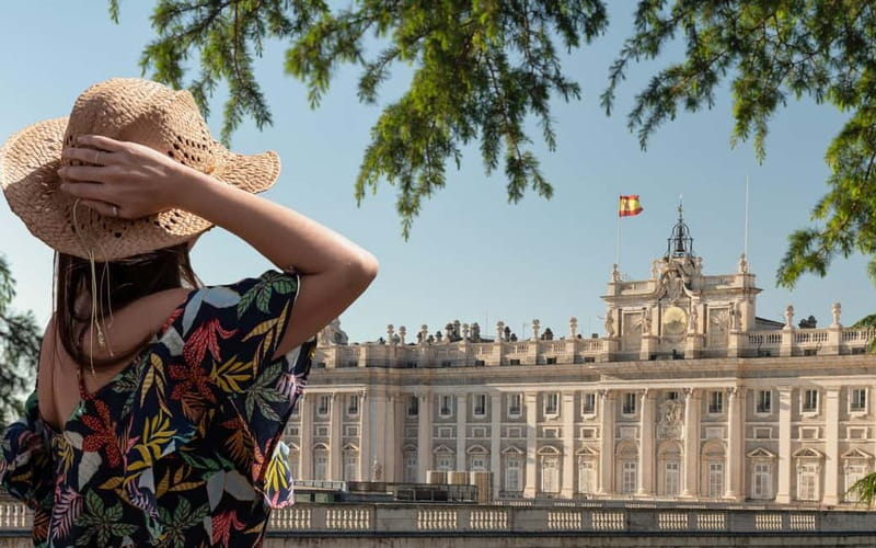 Royal Palace of Madrid: Private tour with entrance included - Gasparini Room, Hall of Mirrors, and royal ceremony