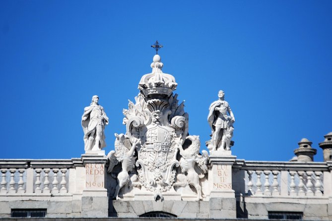 Royal Palace of Madrid Private Tour with Tickets - A 25-minute look inside Almudena Cathedral