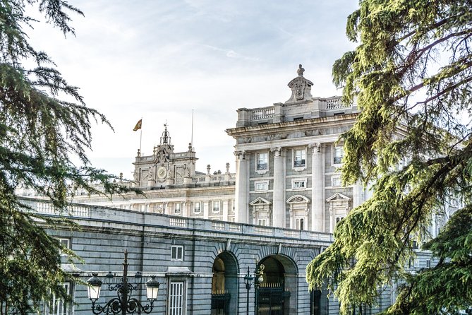 Royal Palace of Madrid Private Tour with Tickets - What the private format is really worth