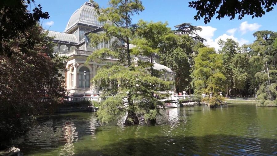 Royal Palace of Madrid Skip-the-Line and Retiro Park Tour - Who should book this Madrid tour?