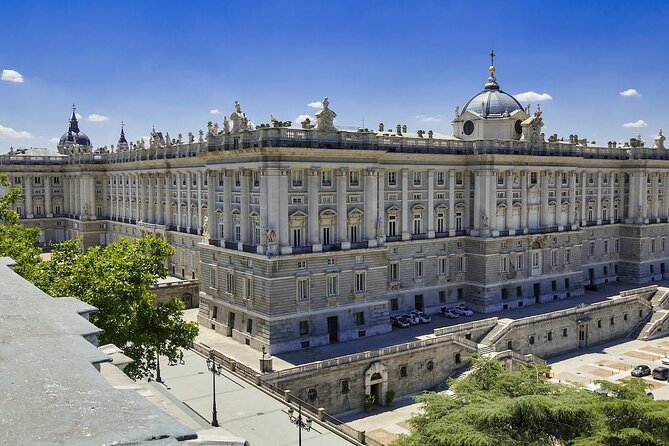 Royal Palace of Madrid Skip the Line Guided Tour - The Grand Staircase and the Palace’s First Impression