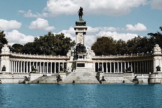 Royal Palace & Old City Madrid Guided Tour Semi-Private 8ppl Max - Key details to know before booking