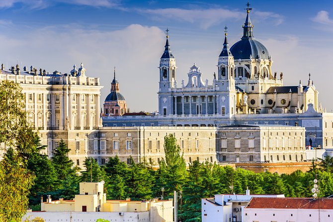 Royal Palace Skip-the-Line Ticket and Guided Tour in Madrid - The 10:00 am start and meeting point