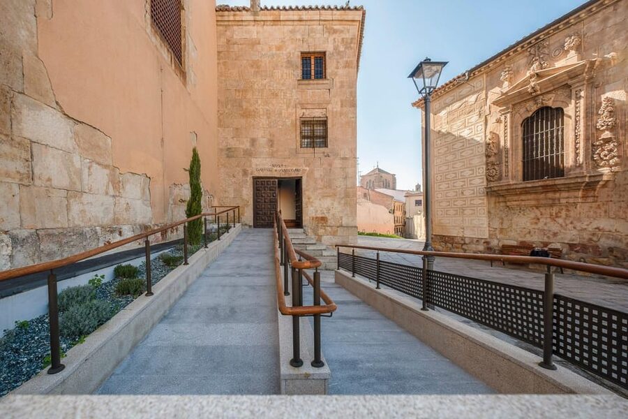 Salamanca: Convent of Las Claras with Free Audioguide - The altar and devotional objects