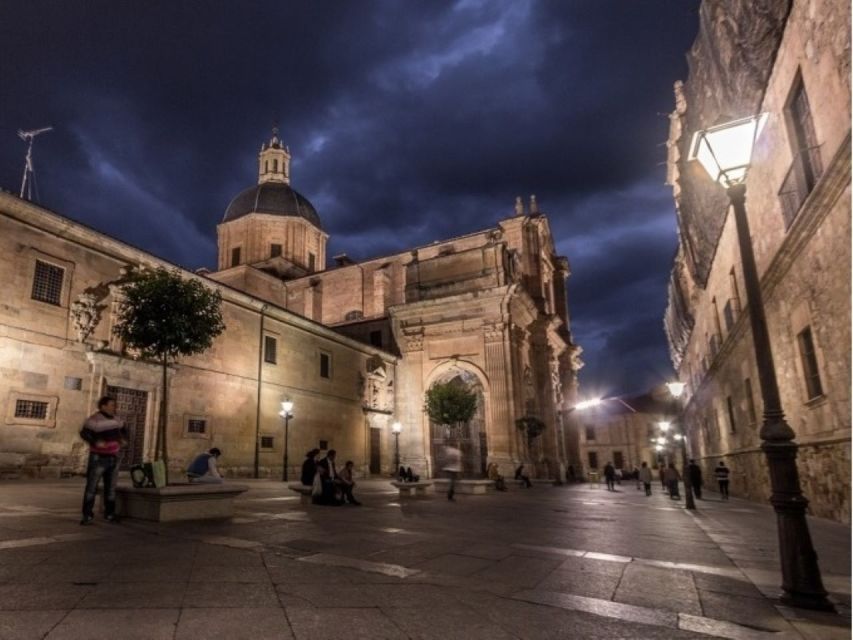 Salamanca: Evening Sightseeing Walking Tour - Key points at a glance