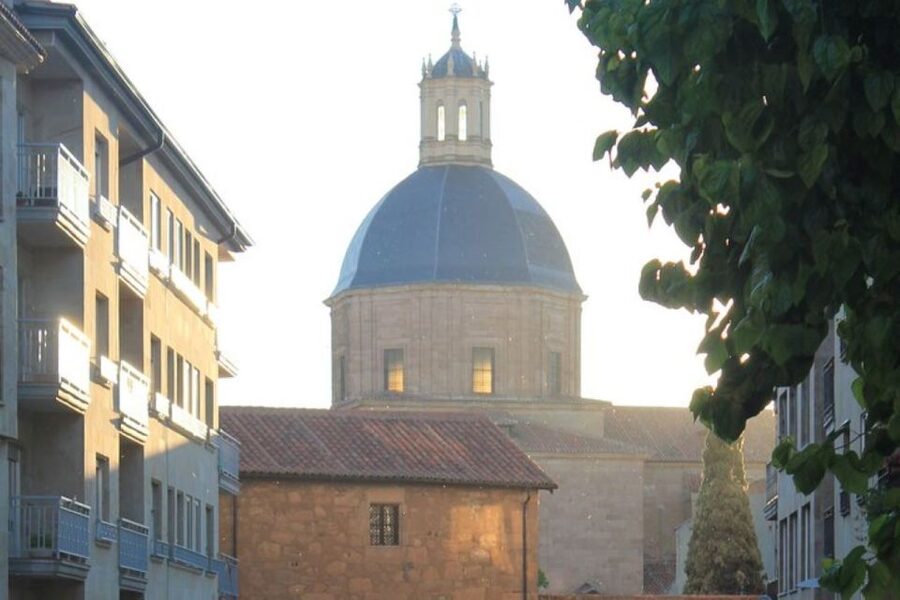 Salamanca: Evening Sightseeing Walking Tour - Why Salamanca feels different after sunset