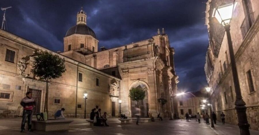 Salamanca: Evening Sightseeing Walking Tour - Walking, timing, and practical comfort
