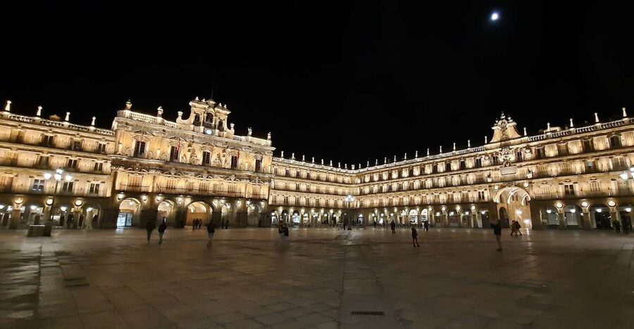 Salamanca: Legends and Stories Private Night Walking Tour - Starting under the Plaza Mayor lights