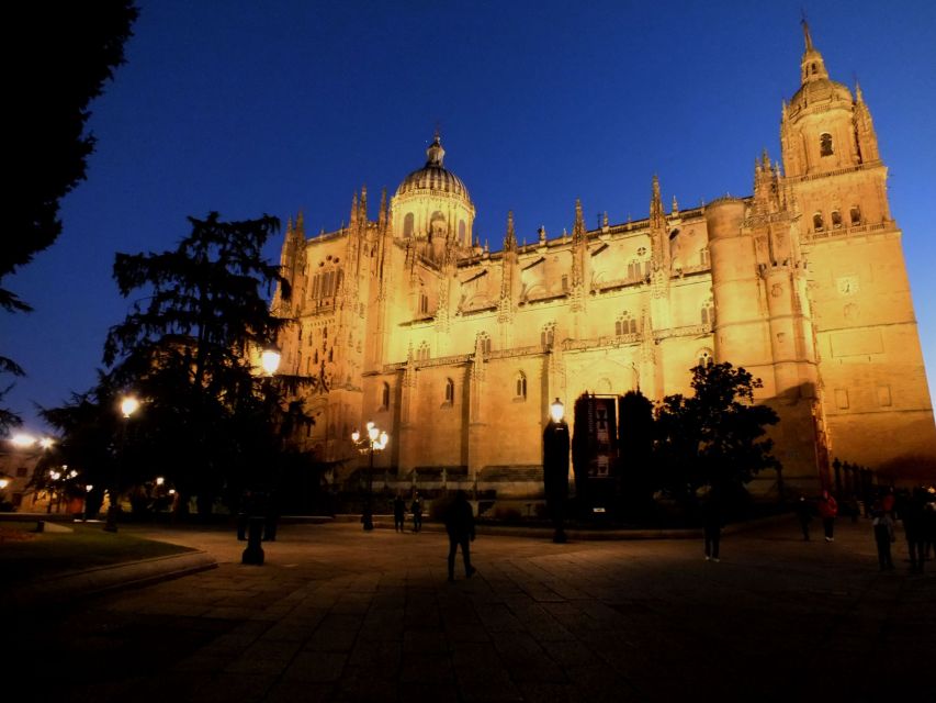 Salamanca: Local Legends Evening Walking Tour in Spanish - San Esteban and its plateresque façade