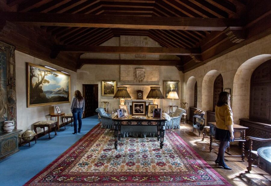 Salamanca: Monterrey Palace Audio-Guided Tour - Key points to know before entering