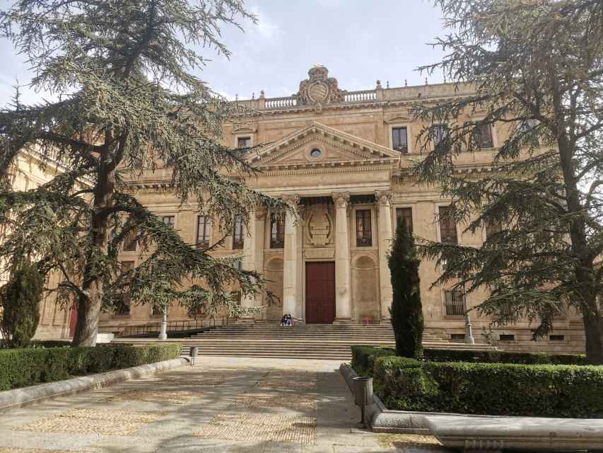Salamanca: Monuments and Landmarks Guided Walking Tour - The Sky of Salamanca: a quieter reward