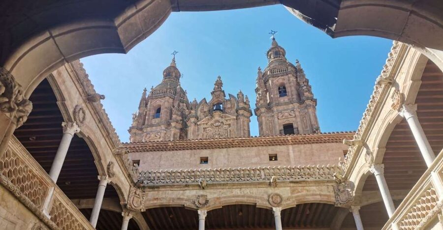 Salamanca: Monuments and Landmarks Guided Walking Tour - Plaza Mayor: starting under the clock