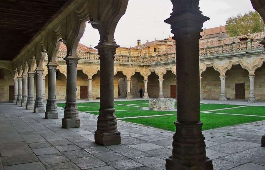 Salamanca: Private Guided Customizable Walking Tour - Casa Lis and the visual side of the city